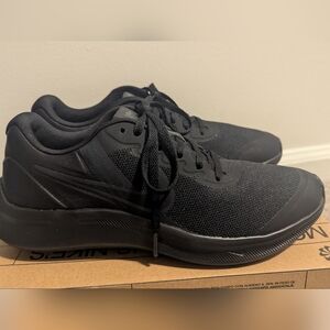 Nike Men's All-Black Athletic Sneakers